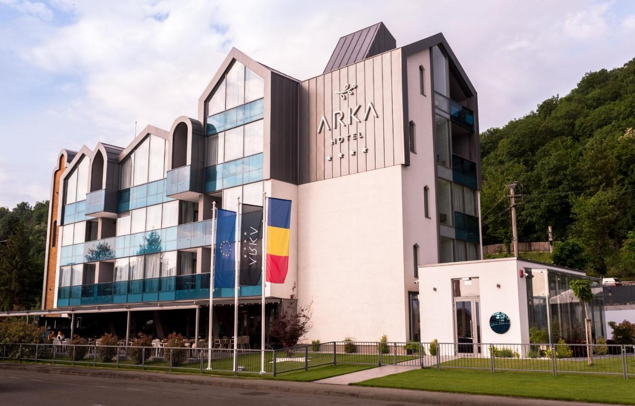 Hotel Arka Orsova Bagian luar foto