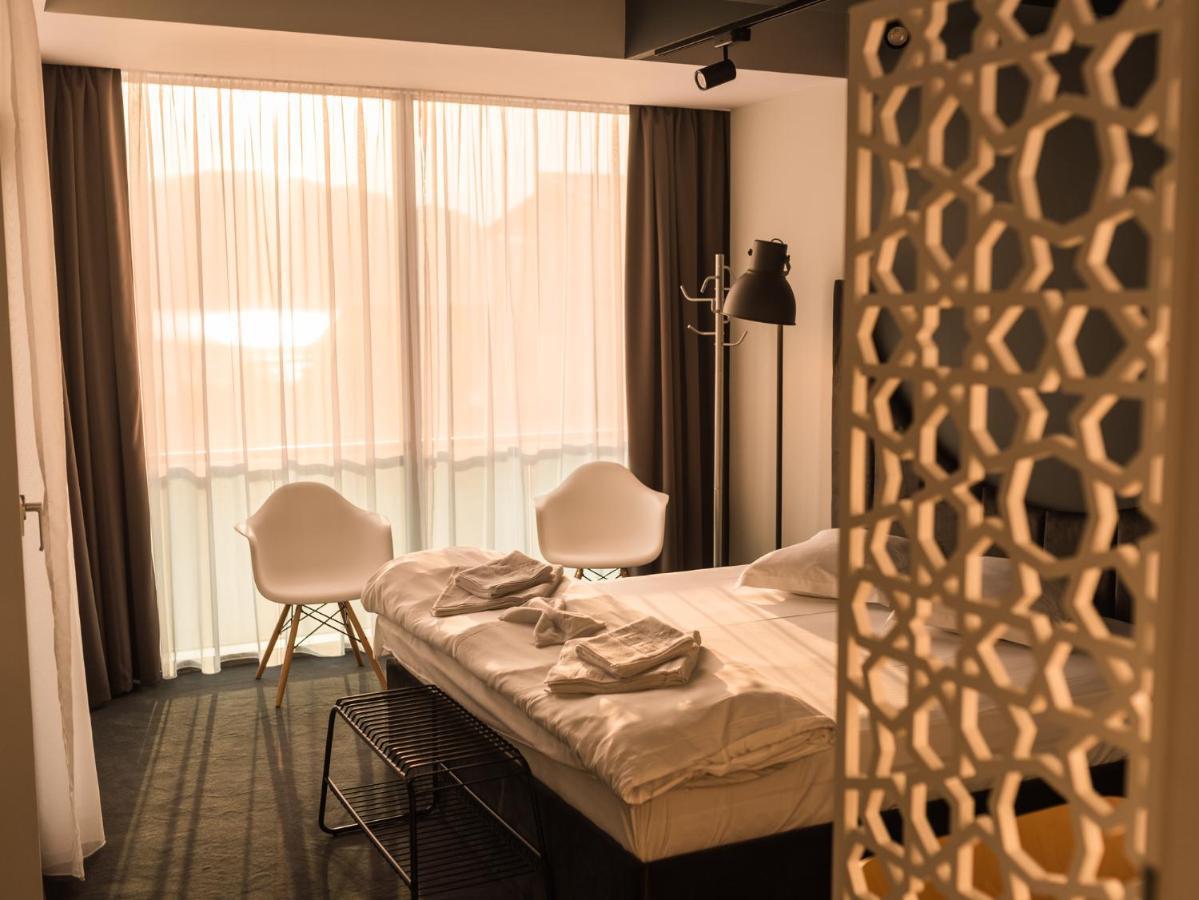 Hotel Arka Orsova Bagian luar foto