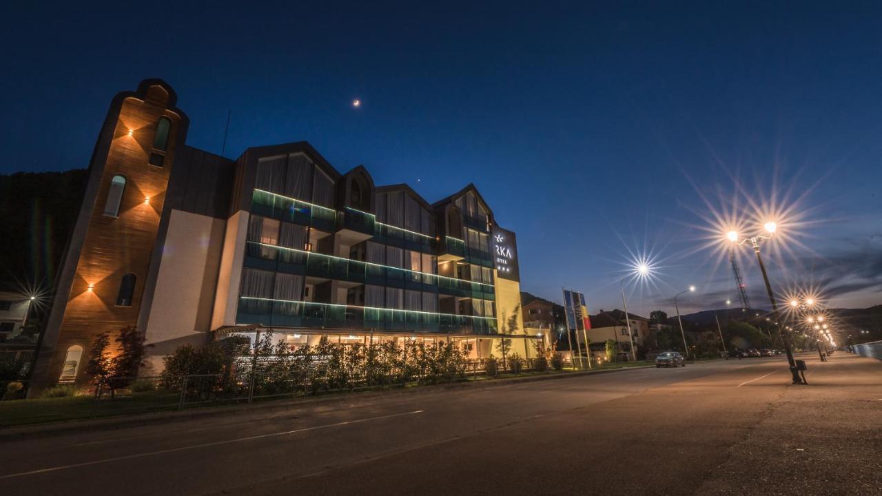 Hotel Arka Orsova Bagian luar foto