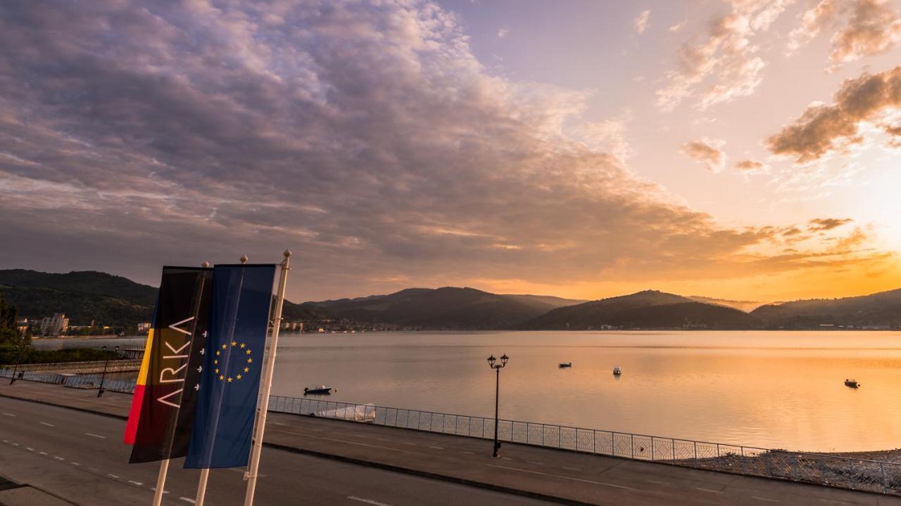 Hotel Arka Orsova Bagian luar foto