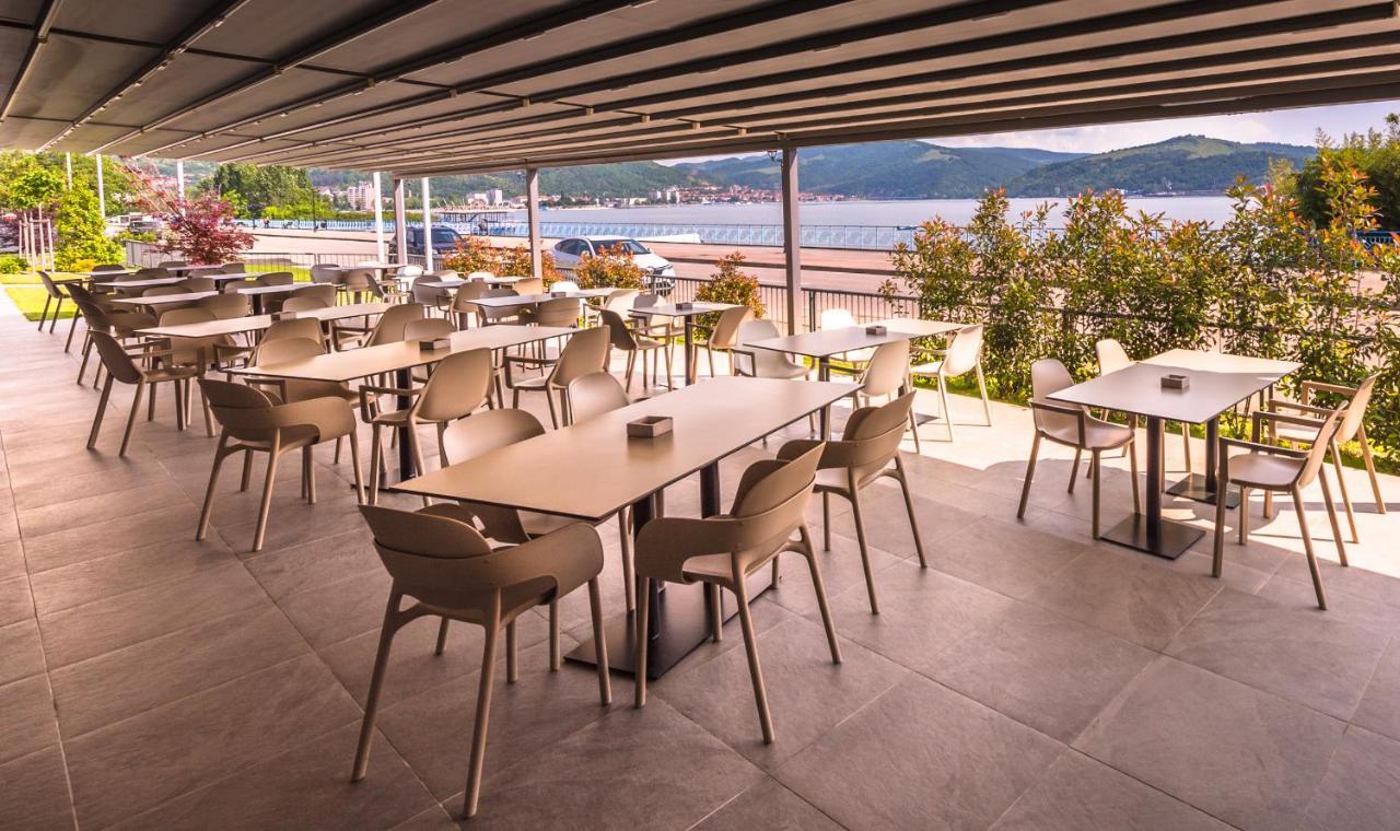 Hotel Arka Orsova Bagian luar foto