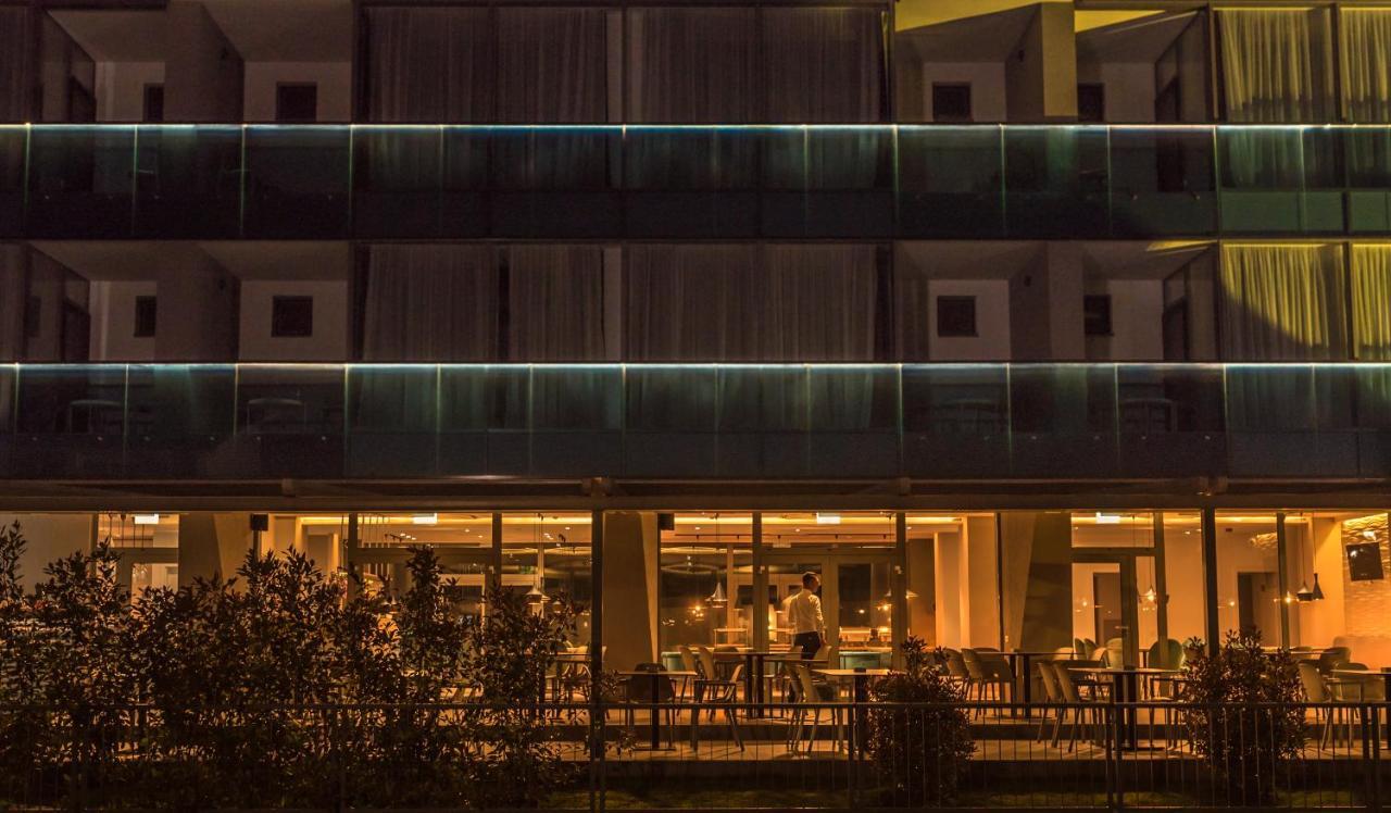 Hotel Arka Orsova Bagian luar foto