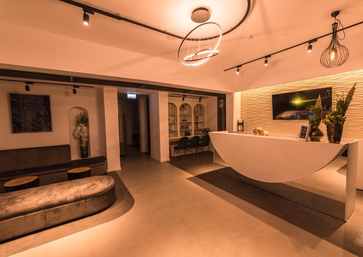 Hotel Arka Orsova Bagian luar foto
